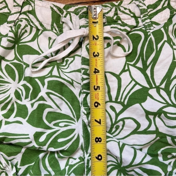 Liz Claiborne Sloane Women’s Size 8 Green White Floral Print Shorts Pockets Fun - Picture 8 of 9